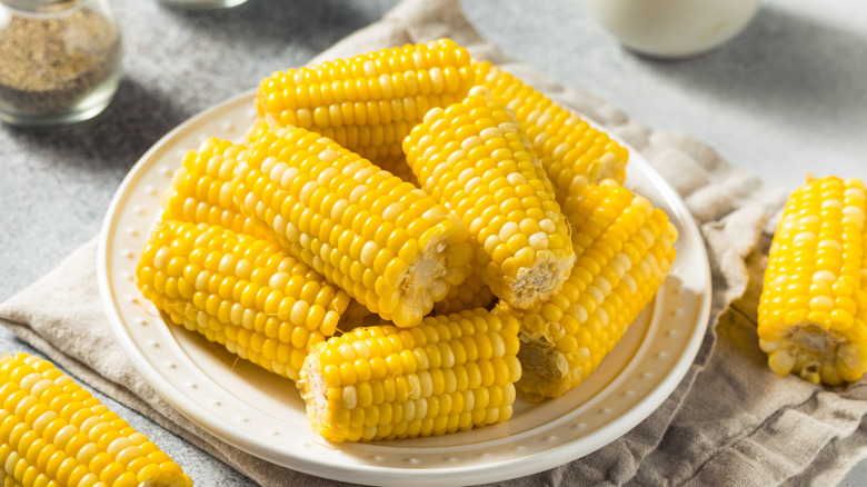 plate of cooked corn on the cob