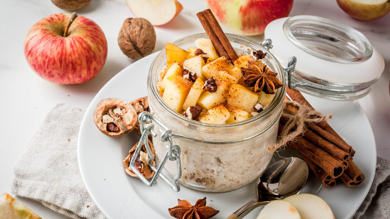 Apple pie overnight oats with spices