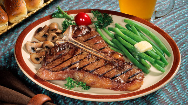 Green beans with steak and mushrooms