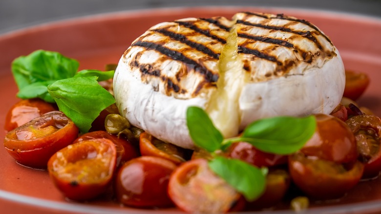 Grilled camembert with tomatoes