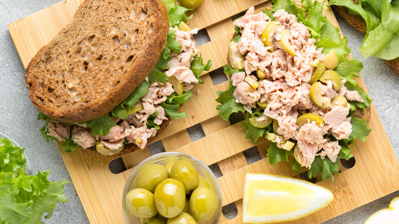 Tuna salad with olives on sandwich