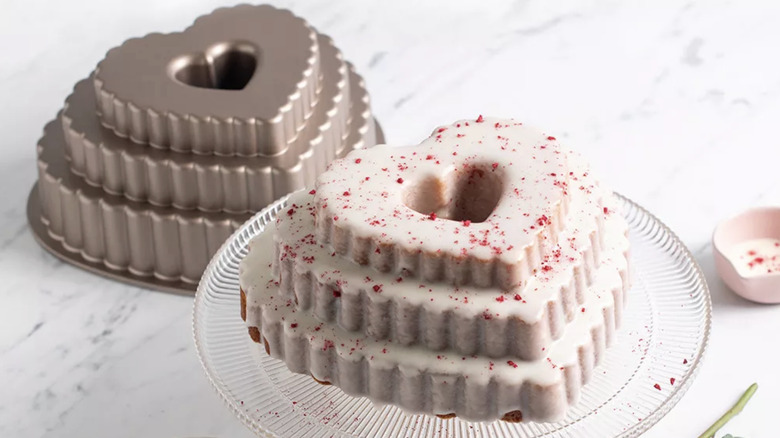 Heart-shaped cake and bundt pan