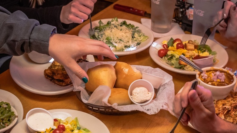 texas roadhouse salads, potatoes, and dinner rolls