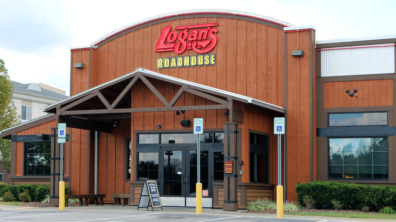 The exterior of a Logan's Roadhouse