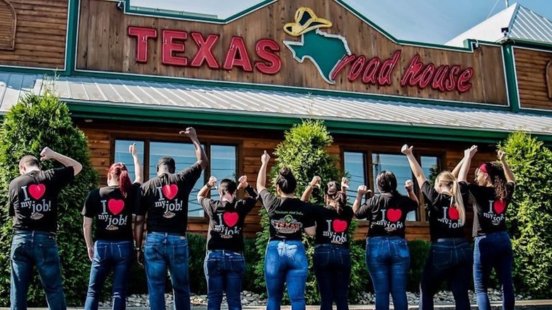Texas Roadhouse employees