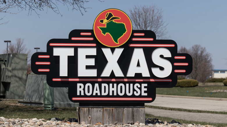 A Texas Roadhouse sign