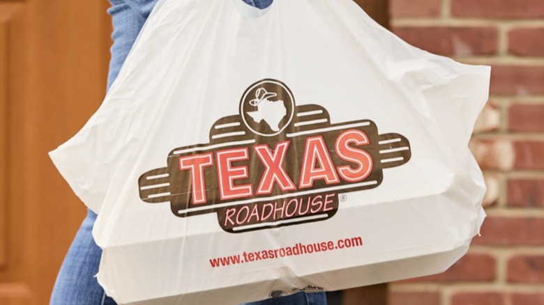 Texas Roadhouse customer carrying bag