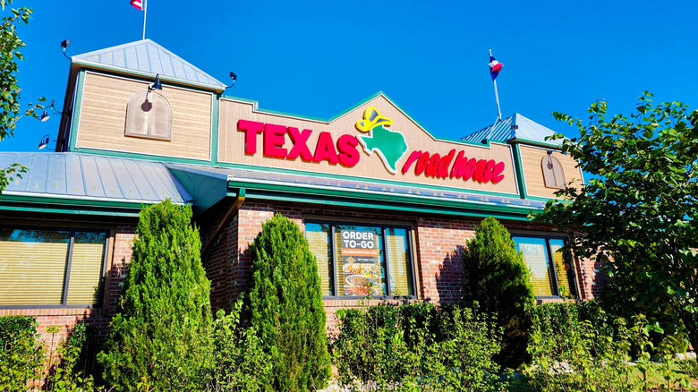 The outside view of a Texas Roadhouse location