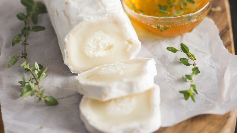 goat cheese log with thyme and honey