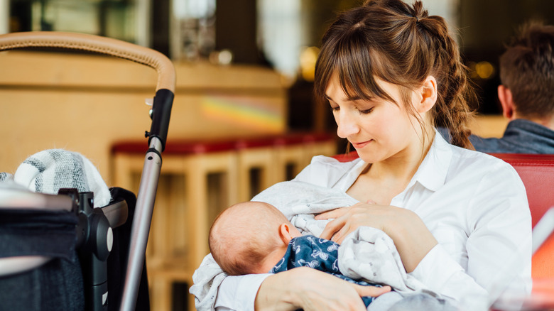 Nursing mother out at a restaurant