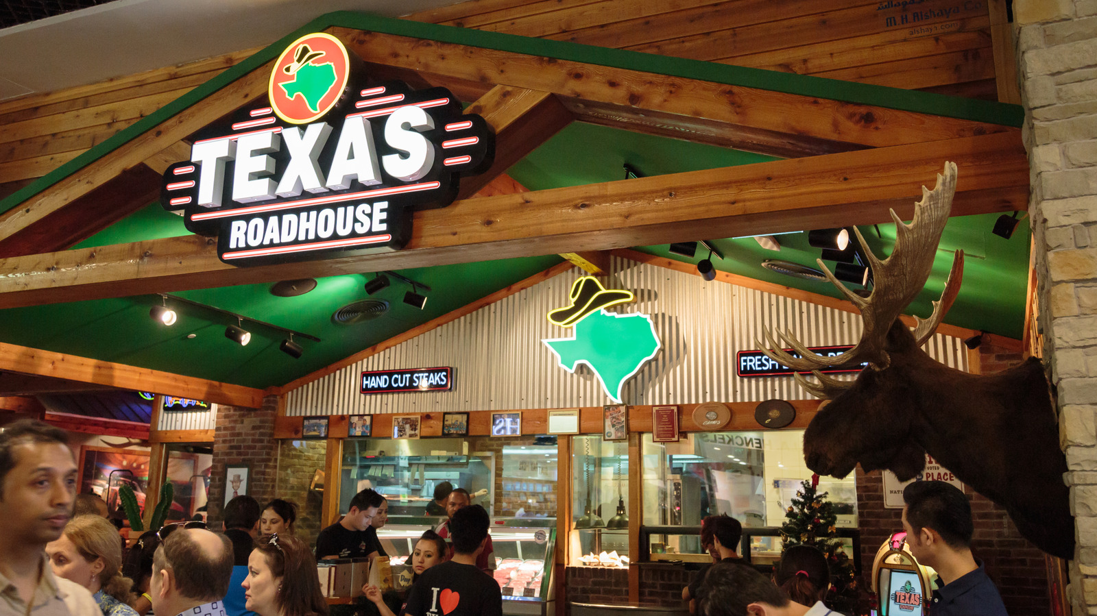 The 10'4' Rule Texas Roadhouse Employees Must Follow To Make Your Experience Better