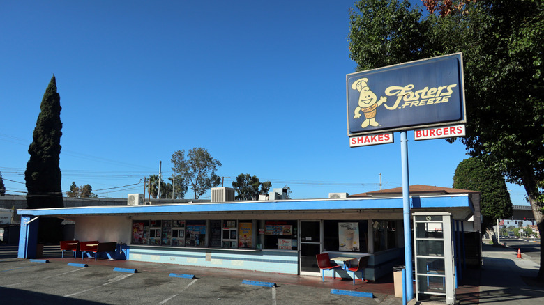 Fosters Freeze exterior and parking lot in California