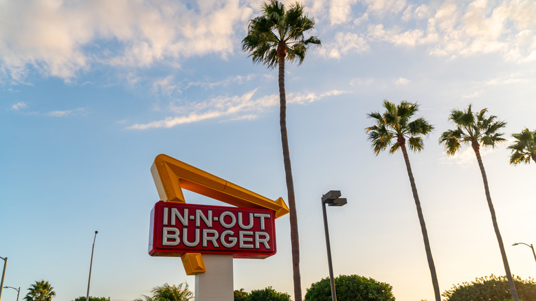 In N Out Burger sign with palm trees outside the California fast food chain