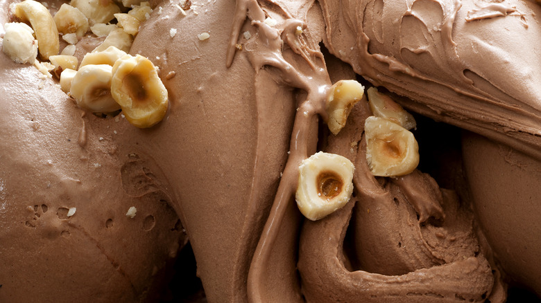 Ice cream with hazelnuts