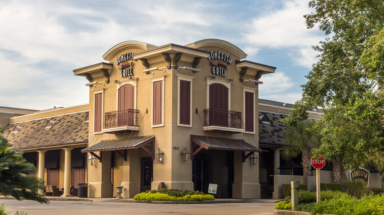 Location of Bonefish Grill during the day