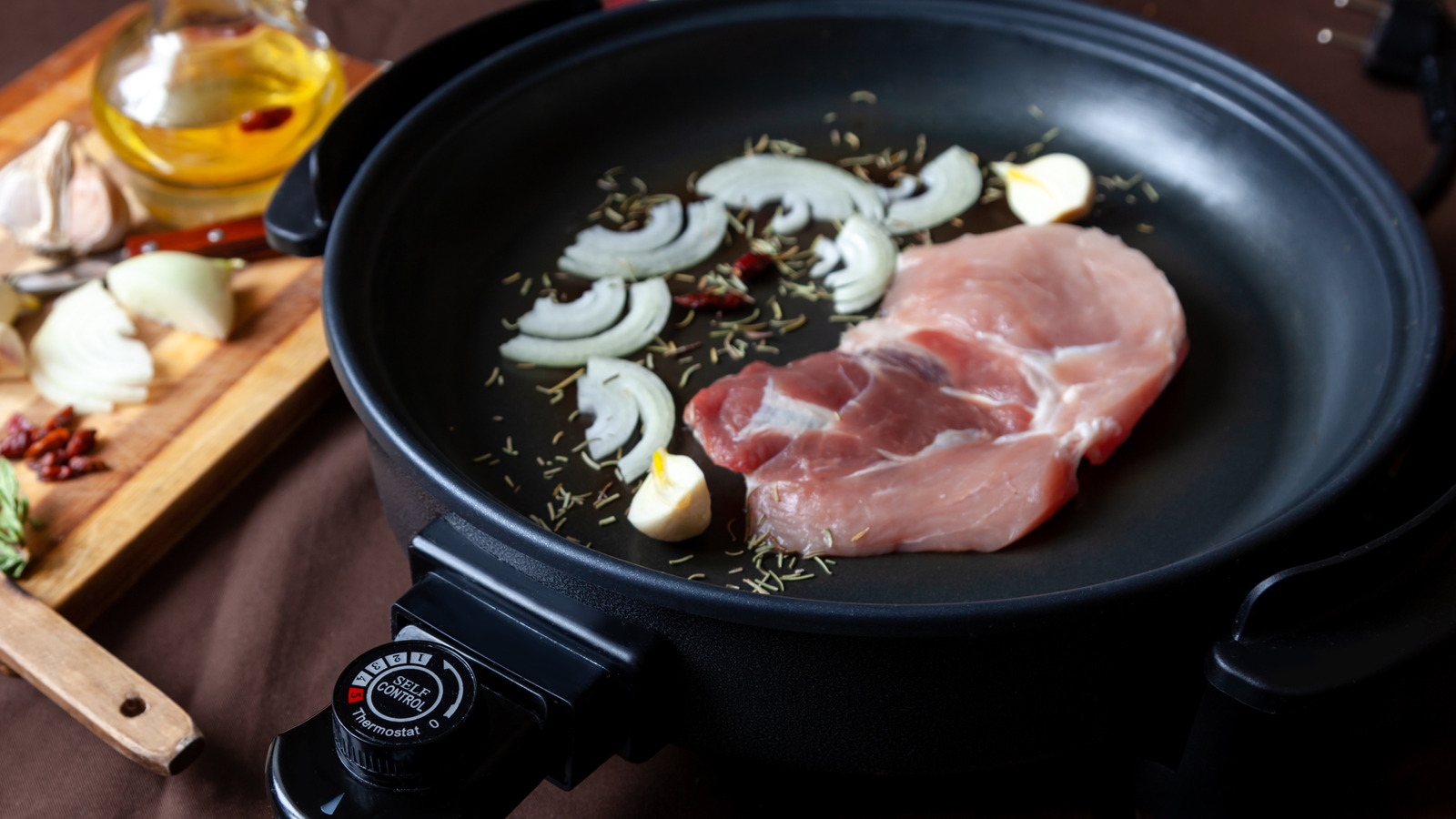 https://www.tastingtable.com/img/gallery/the-12-absolute-best-uses-for-your-electric-frying-pan/l-intro-1662763063.jpg