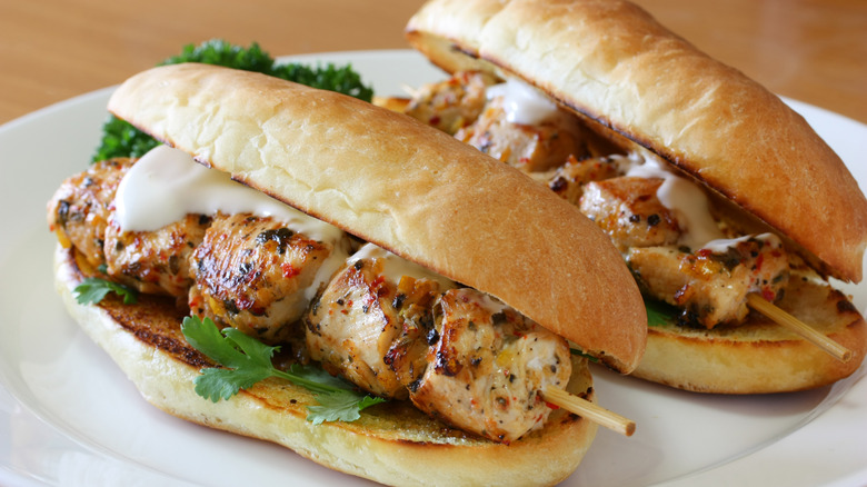 Spiedie sandwich on a plate