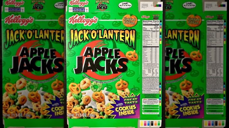 A bright green flattened Jack O'Lantern Apple Jacks box fills the screen.