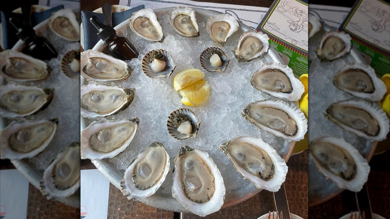 Oysters on ice at Henlopen City Oyster House