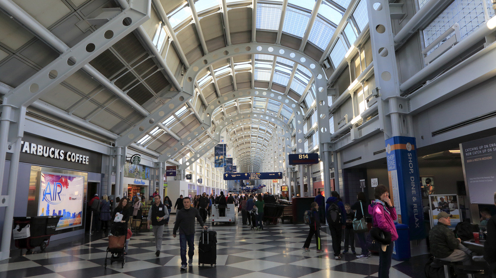 The 14 Best Spots To Eat At Chicago's O'Hare Airport So You Don't Fly Hungry