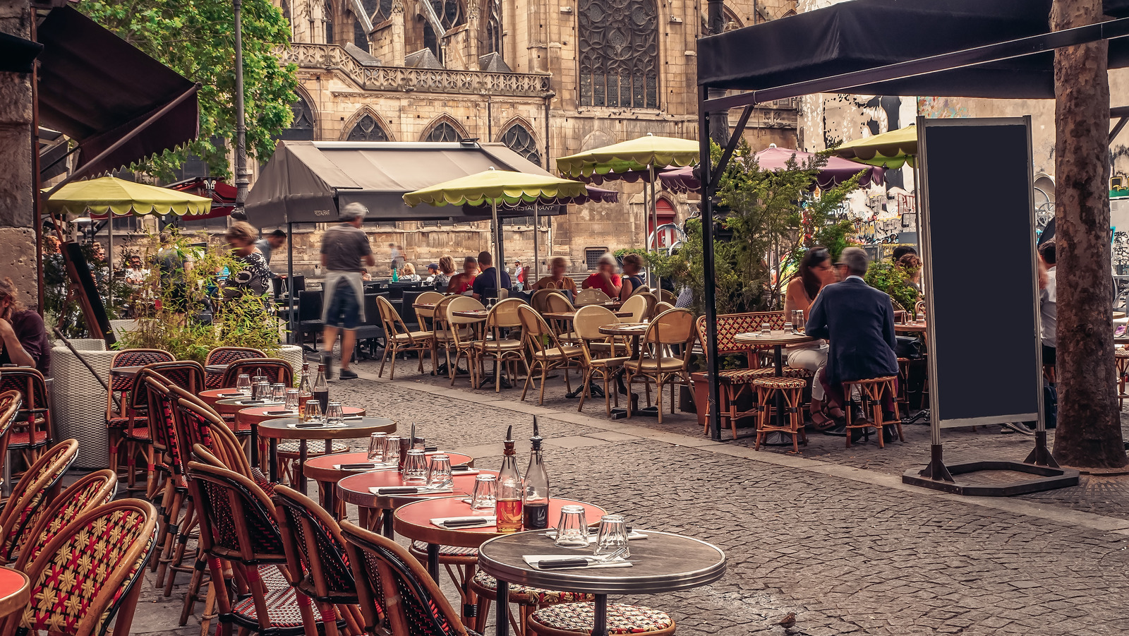 What Are We Wearing to Restaurants in Paris Now? - Eater