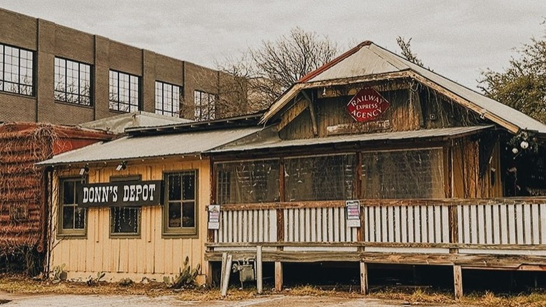 Exterior of Donn's Depot bar in Austin, Texas