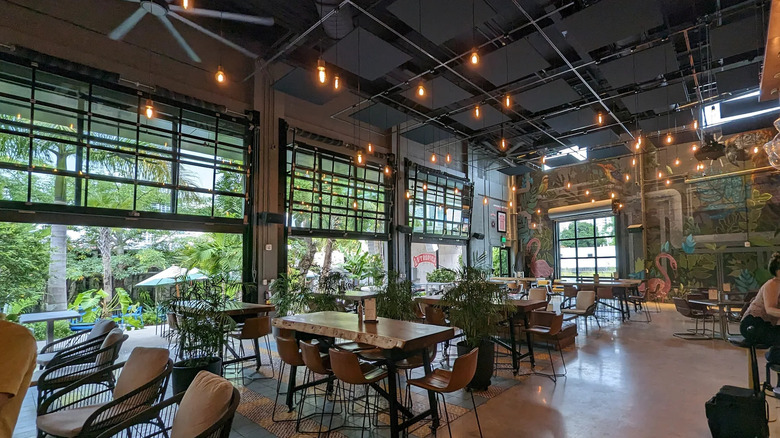 Cervecería La Tropical interior