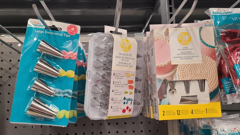 Different sets of piping tips.