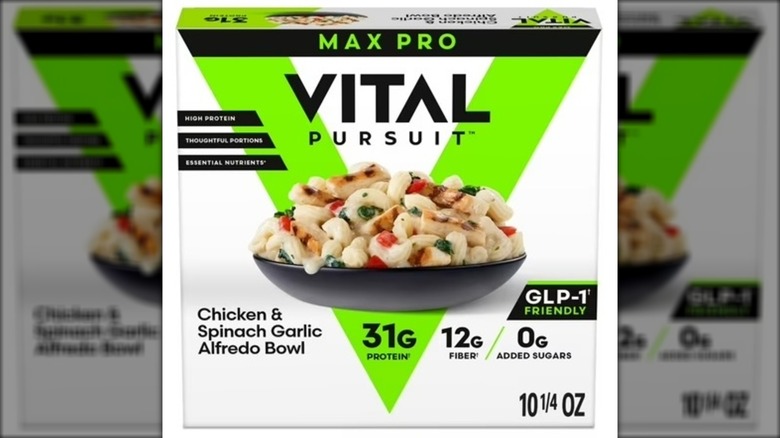 Box of Vital Pursuit chicken & spinach garlic Alfredo pasta bowl