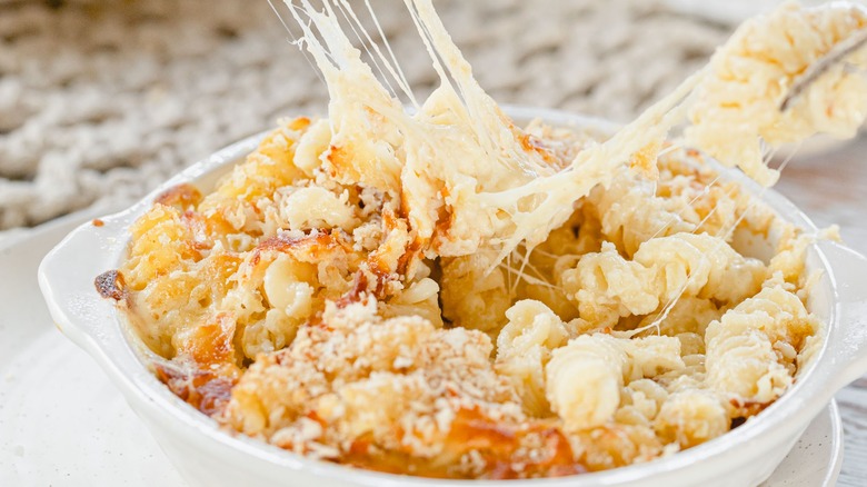 Stringy baked Mac and cheese pull