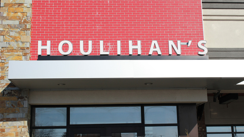 Exterior of Houlihan's restaurant