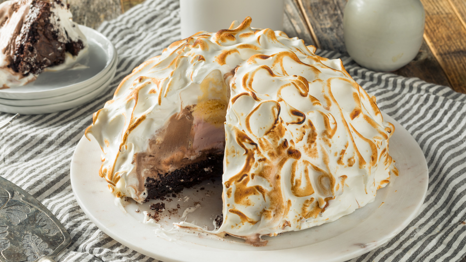 The 2 Best Ways To Toast Meringue For Baked Alaska