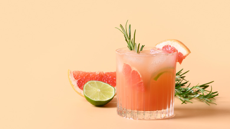 Greyhound cocktail with grapefruit and lime