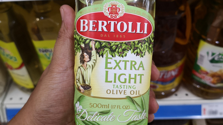 https://www.tastingtable.com/img/gallery/the-20-best-olive-oils-for-cooking/bertolli-extra-light-1640699720.jpg