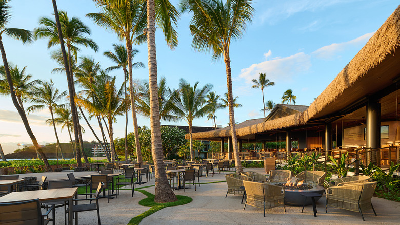 Huihui Maui patio beach-front restaurant