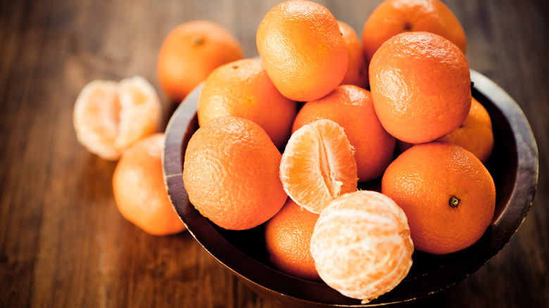 Mandarin oranges in a bowl