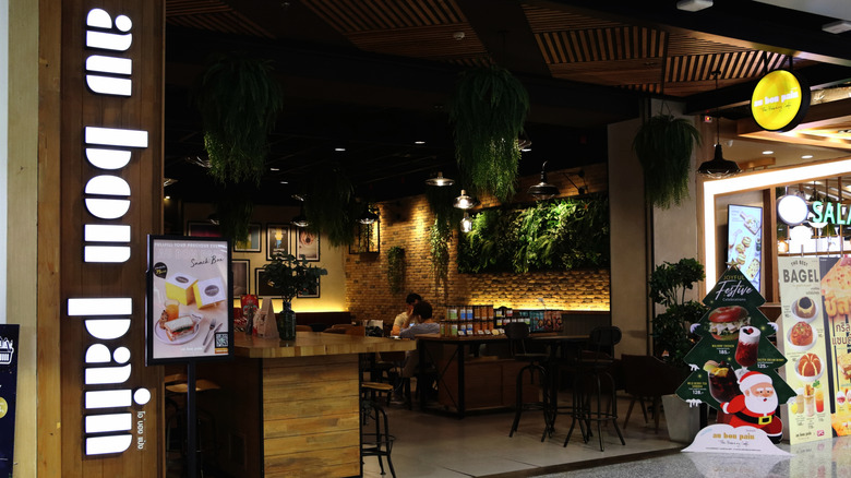 an Au Bon Pain location in Thailand