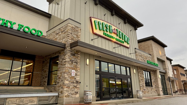 Fresh Thyme signage