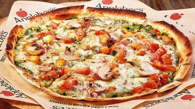 Aerial shot of the Veggie Patch Pizza from Applebee's