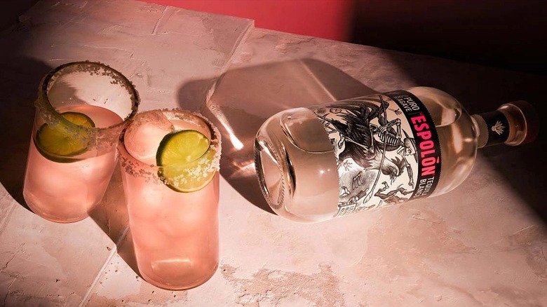 Bottle of Espolon blanco in ice
