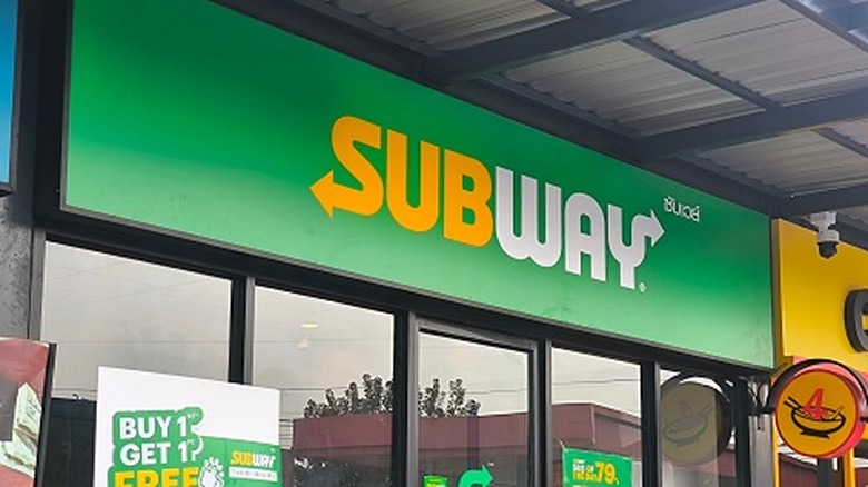 Subway fast food restaurant front of store