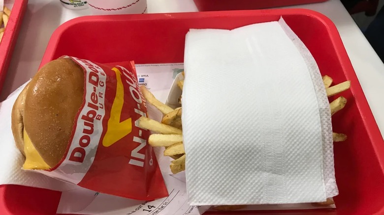 Napkins placed over In-N-Out fries
