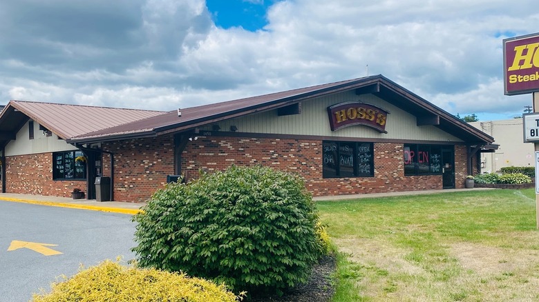 Exterior of Hoss's Family Steak & Sea restaurant