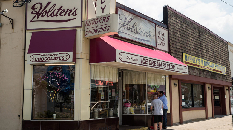 exterior of Holsten's restaurant