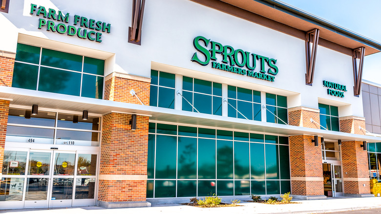 The exterior of a Sprouts Farmers Market in the middle of the day.