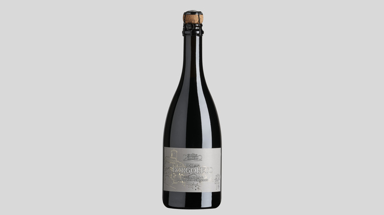 a bottle of Cantina Puianello Contrada Borgoleto Semisecco Lambrusco Reggiano sparkling red wine