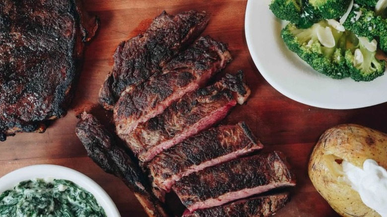 aerial view of a steak dinner at a Edward's Steakhouse