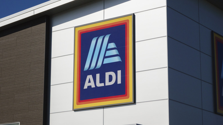 An Aldi sign on the side of a white building