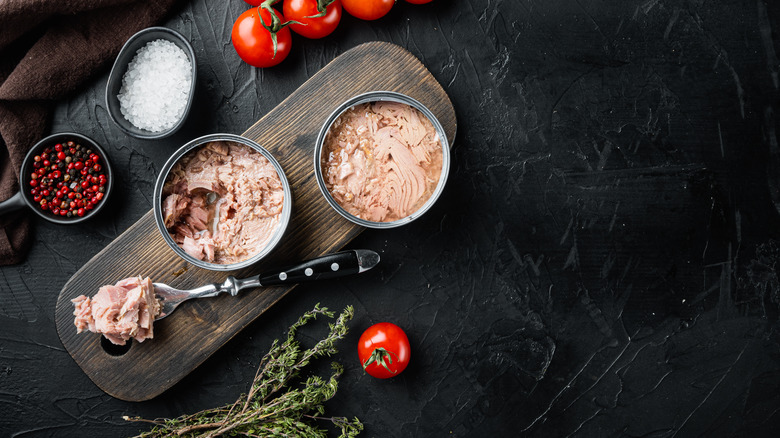 canned tuna with tomatoes 