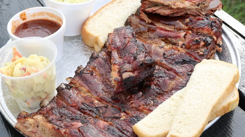 Diners at Jones Bar-B-Q
